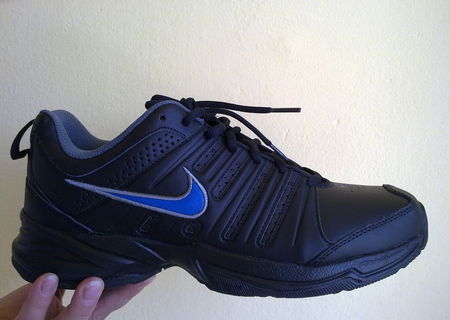 Adidasi originali nike t- lite 10