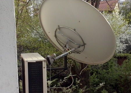 Antena satelit