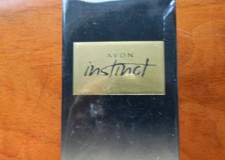 Apa de toaleta Avon Instinct