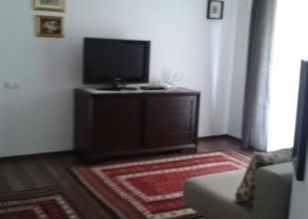 Apartament 2 camere(parter) + curte separata