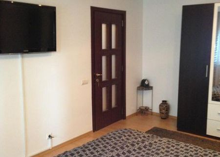 apartament 3 camere,2 balcoane,zona centrala