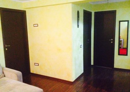 Apartament 3 camere,Centru-6 Noiembrie