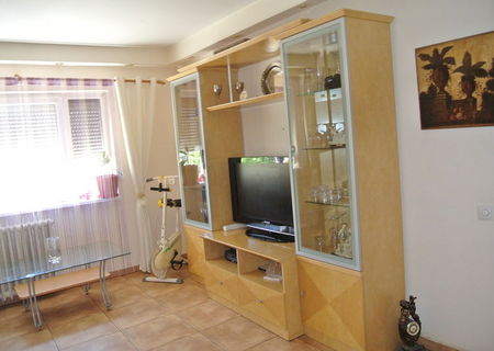 apartament 3 camere,decomandat,bvd soveja