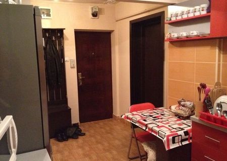 Apartament 3 camere, etaj 2, zona 1 Mai (langa Lidl)