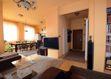 Apartament 3 camere ultracentral curte comuna