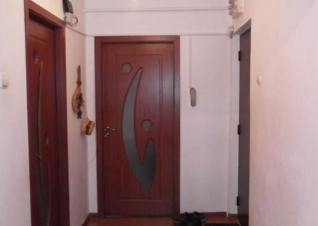 Apartament 4 camere, 90mp, dec, et intermediar, zona Racadau