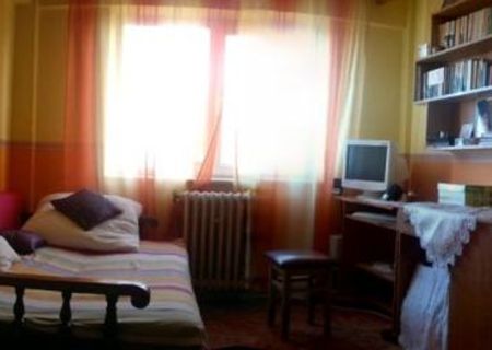 Apartament cu 3 camere, semicentral