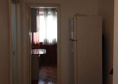 Apartament de inchiriat 3 camere semidecomandat, mobilat, Pitesti