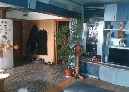 Apartament de vanzare, 3 cam, semi mobilat