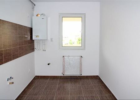 Apartament mare, 51 mp, balcon, acces rapid metrou si ratb