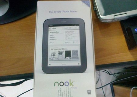 Barnes and Noble Nook Simple Touch eReader 2GB 6" - NOU