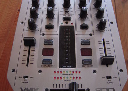 Behringer VMX 200 Mixer DJ