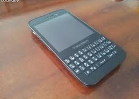 Blackberry Q5