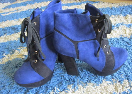 Botine albastre superbe