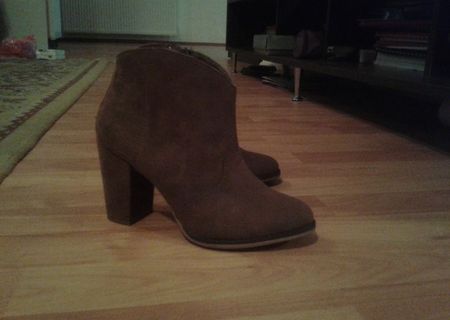 Botine Bershka Noi, marimea 36