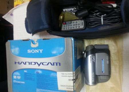 Camera video digitala Sony DCR-DVD203