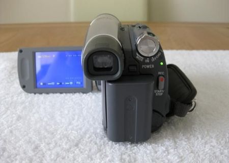 Camera Video NOUA Sony DCR-HC27E