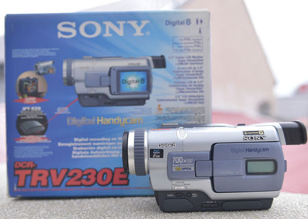 camera video sony trv-230E digital 8 cu lampa sony hvl 20dm