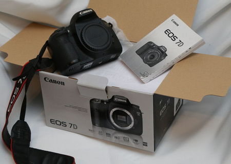 Canon 7D body.