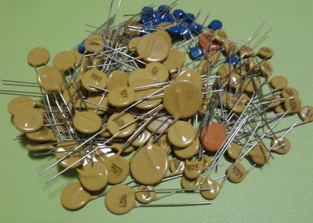 Capacitors - condensatori ceramici diferite modele