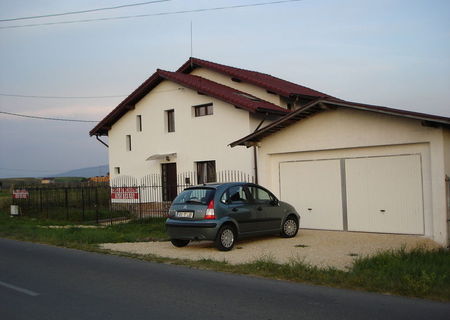 Casa cu 5 camere de vanzare