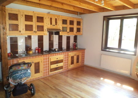 Casa tip duplex cu  3 camere, zona Trei Stejari