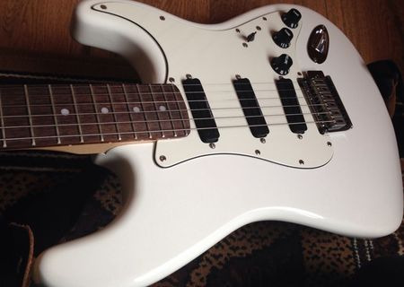 Chitara electrica Squier Deluxe MN Stratocaster +Amlificator Mustang I