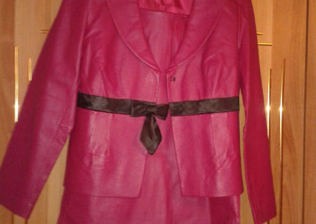 Costum dama piele culoare fucsia