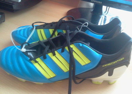 Crampoane Adidas Predator noi