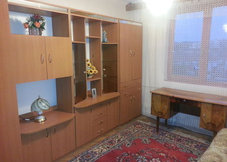 De inchiriat apartament 4 camere