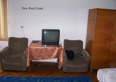 De inchiriat apartament cu 3 camere decomandate