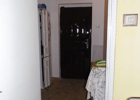 De vanzare APARTAMENT 2 CAMERE-Baba Novac