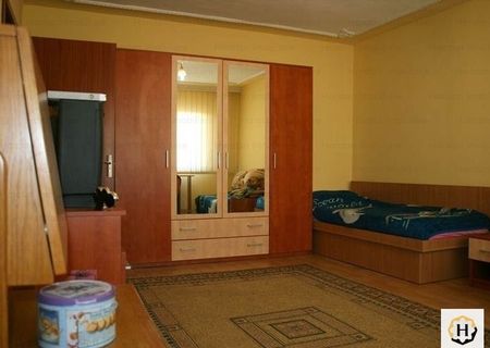 De vanzare Apartament 4 camere, decomandat, zona Steaua