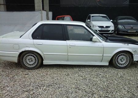 Dezmembrez bmw e30