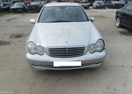 Dezmembrez Mercedes C Class 2001