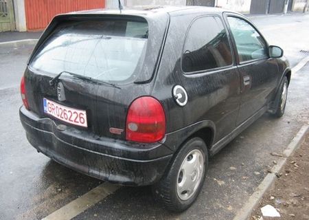 Dezmembrez opel corsa b