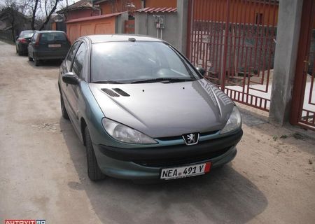 dezmembrez peugeot 206