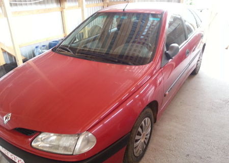 dezmembrez renault laguna1 2.0i 1997