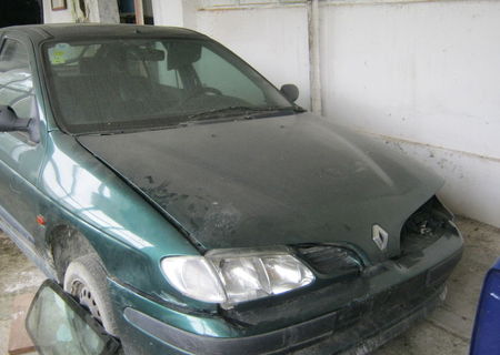 Dezmembrez Renault Megane