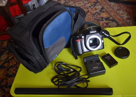 DSLR Nikon D40 body + geanta Qpak + card 4Gb