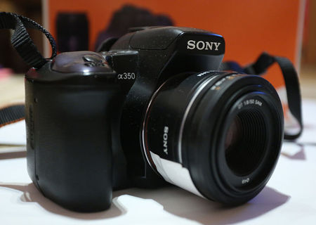 DSLR,Sony Alpha 350 cu 2 obiective sau schimb cu Smartphone