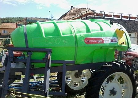 Erbicidator de 2000 l Wirax tracta