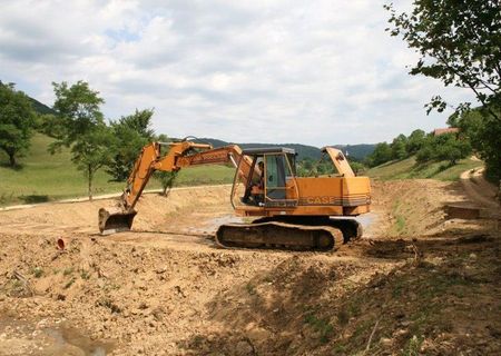 Excavator in stare de functionare foarte buna