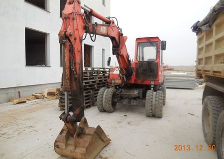 Excavator pe pneuri