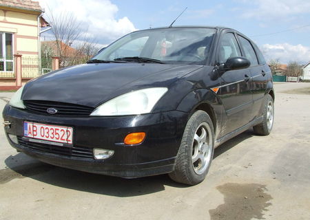 Ford Focus 1,1 benzina an 99 - 1000 Eur