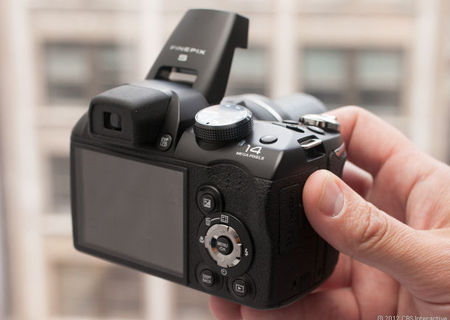 Fujifilm camera foto S4200 cu geanta si card 8gb