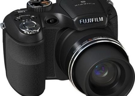 FujiFilm S1600 cu tot ce am la el..oferta