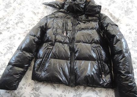 geaca de barbati, culoare negru lucios, marimea 38-40 M, marca Moncler