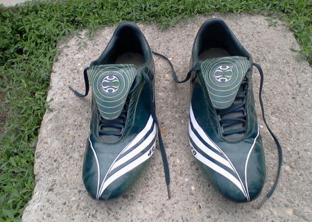 Ghete de Fotbal Adidas F10