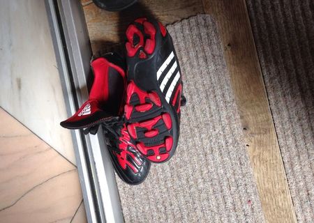 Ghete de fotbal Adidas, marimea 34